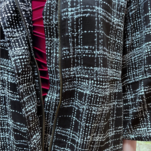 Royalty For Me Black & White Plaid 3/4 Sleeve Zipper Cropped Light Shackett NWT - Picture 5 of 8
